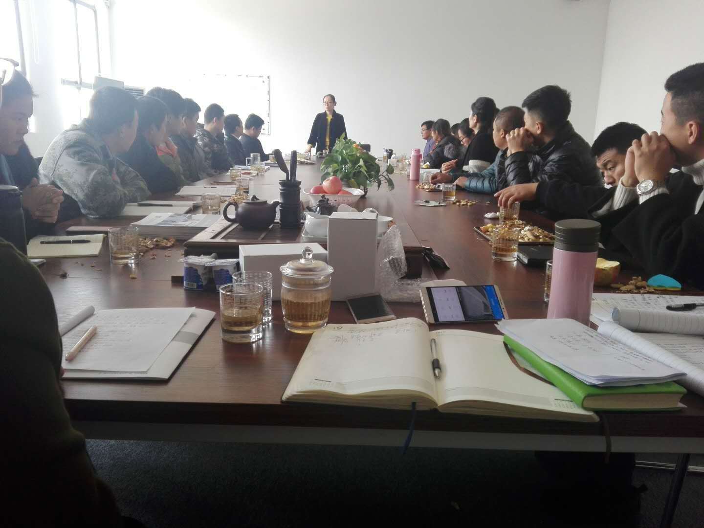 青島海藍康復(fù)器械有限公司李總做開場講話